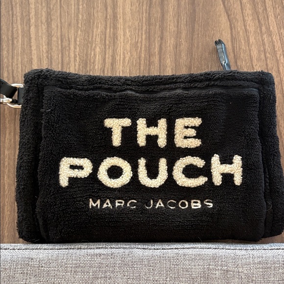 Marc Jacobs Fluffy‎ The Pouch Wristlet Black White Terry - Picture 5 of 14